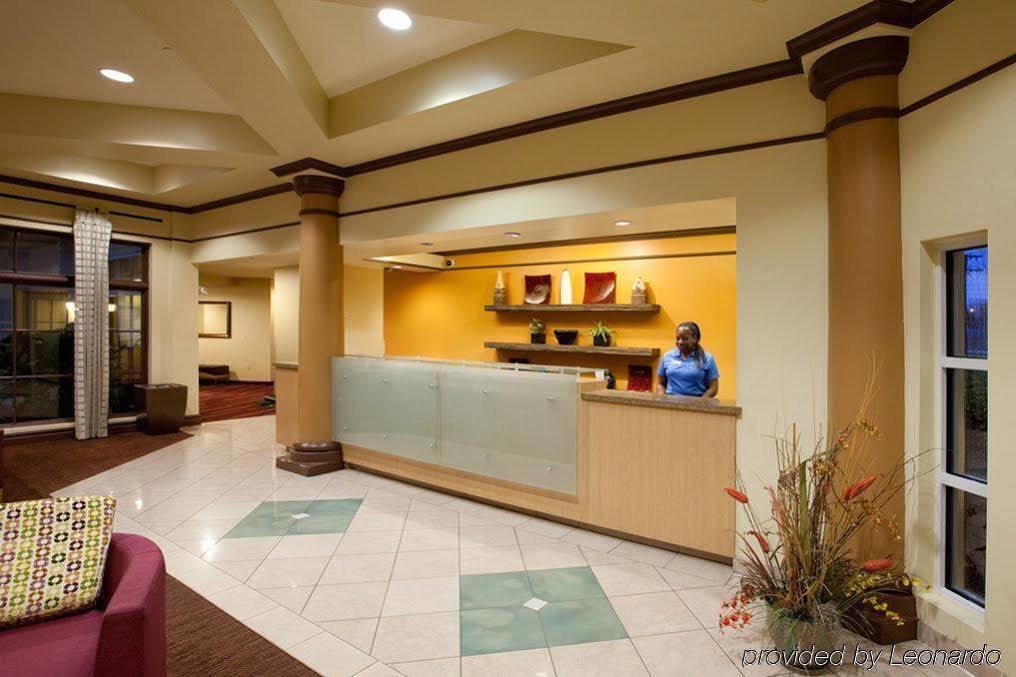 La Quinta By Wyndham Alexandria Airport Hotel Exterior photo
