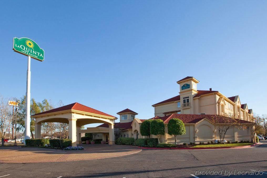La Quinta By Wyndham Alexandria Airport Hotel Exterior photo
